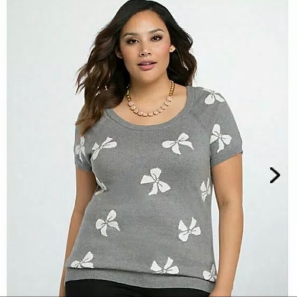 torrid Tops - Torrid Gray White Bow Printed Sweater Top Size 0